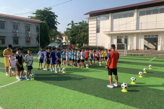 Ngày hội bóng đá sôi động mừng Quốc tế Thiếu nhi 1/6 tại Trường Tiểu học Bạch Hạc